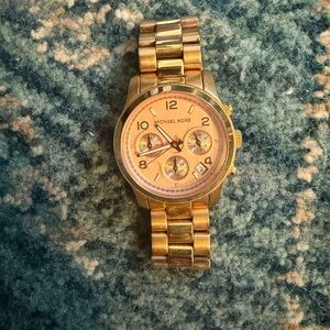 Michael Kors Rose Gold Chronograph Watch with Luxurious Accents